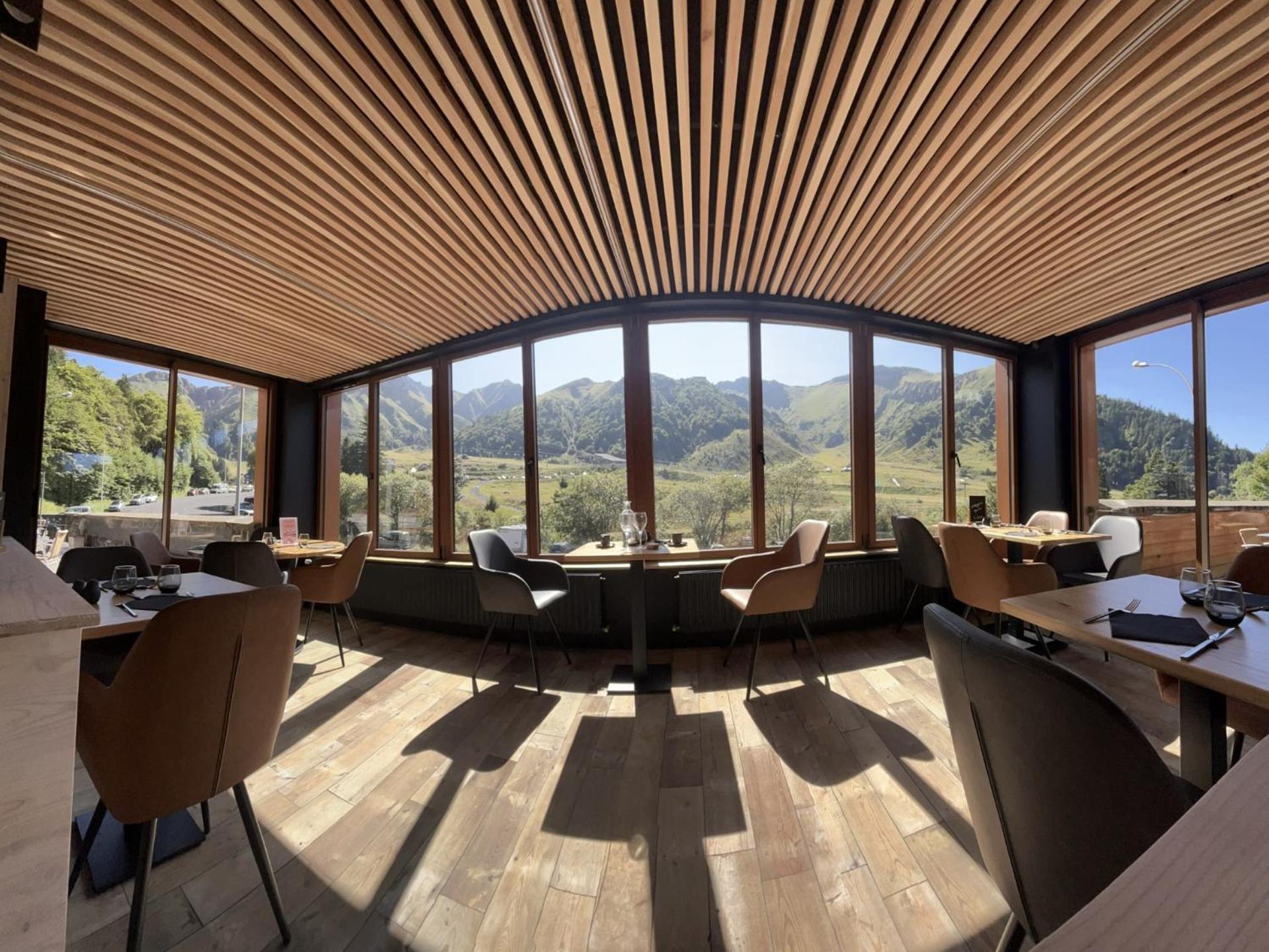 Du Puy Ferrand , Restaurant La Table De L'ours
