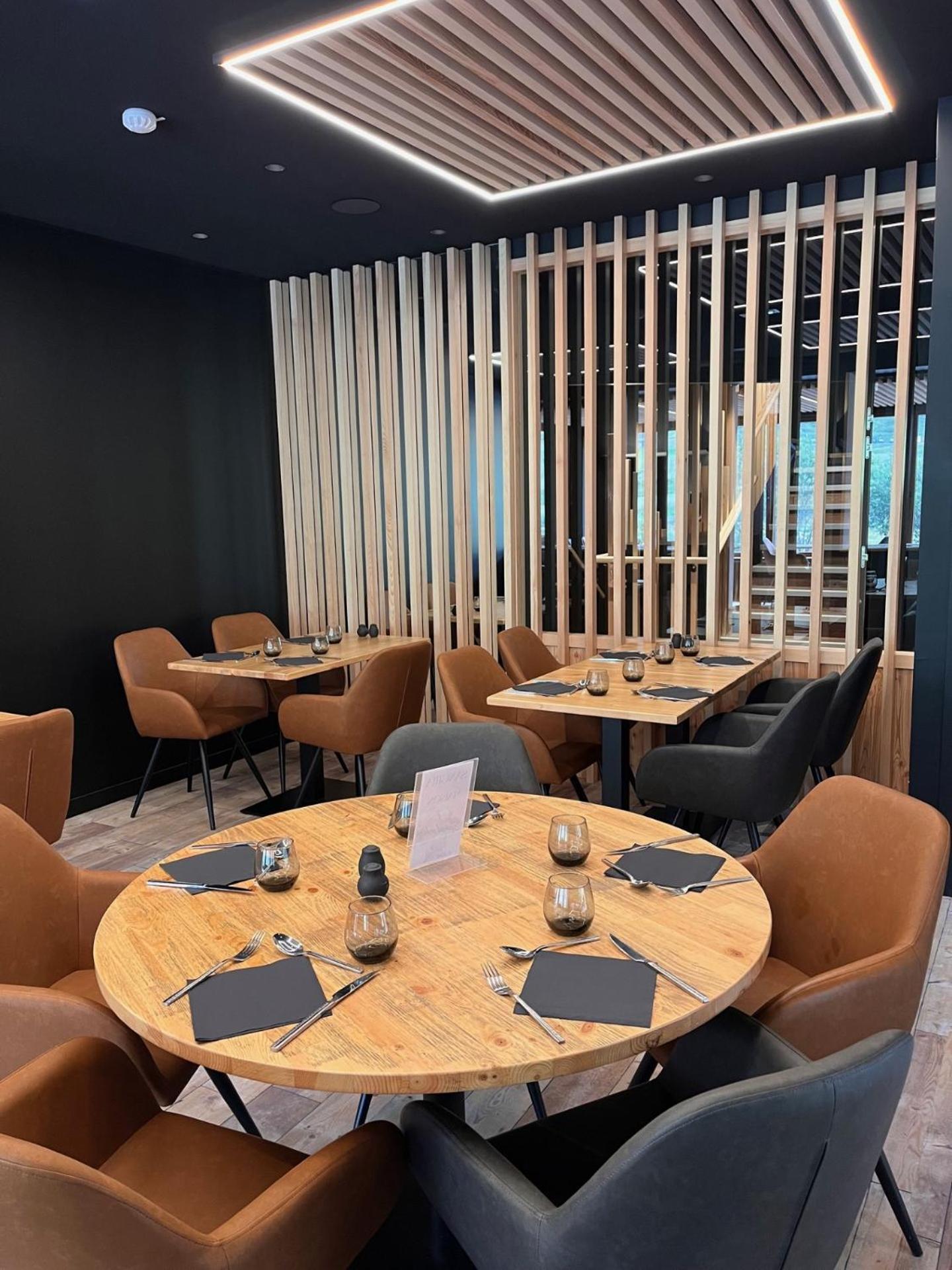 Du Puy Ferrand , Restaurant La Table De L'ours Hotel 3*