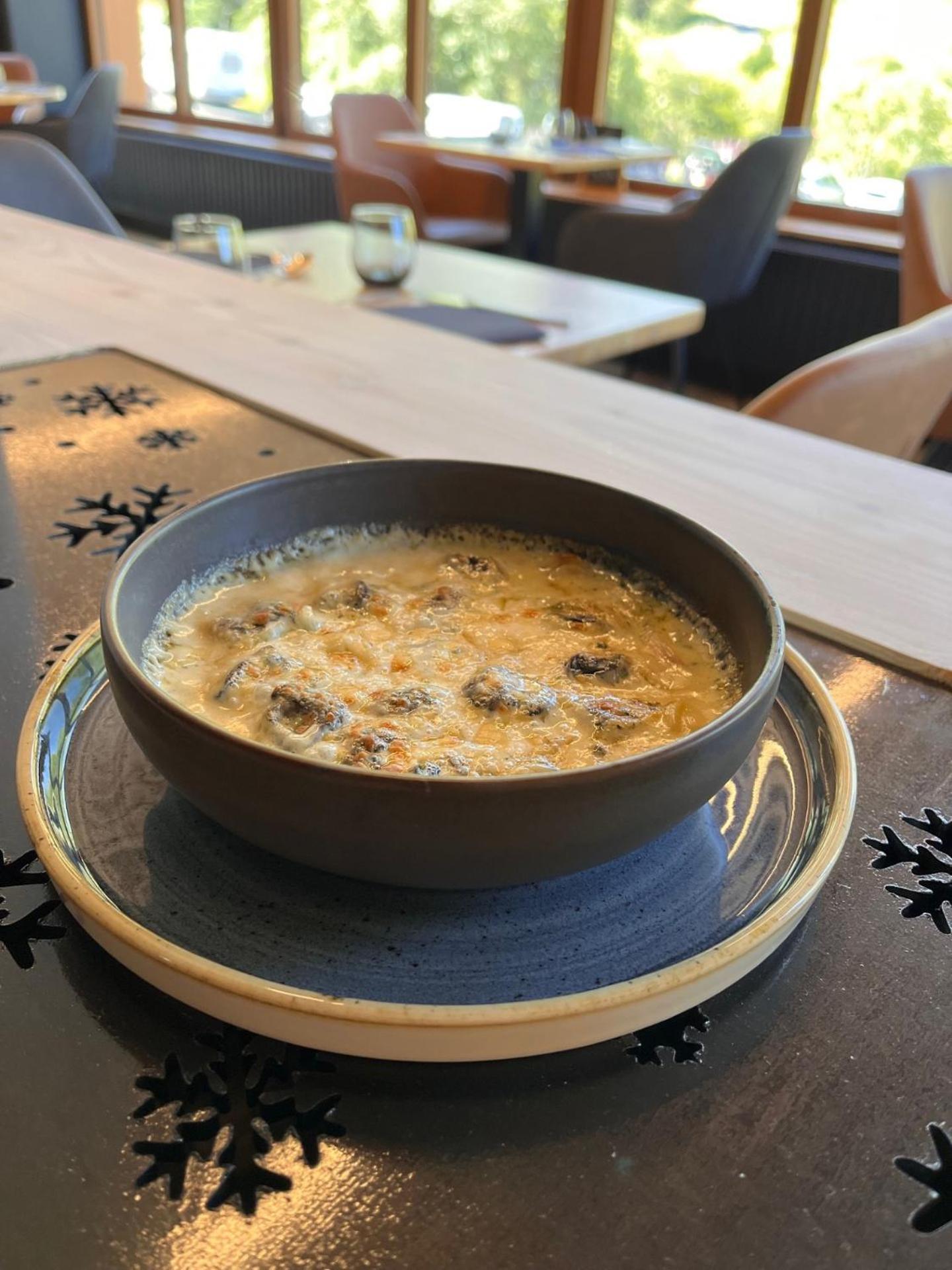 Du Puy Ferrand , Restaurant La Table De L'ours 3*