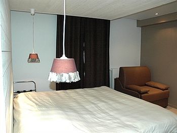Du Puy Ferrand , Restaurant La Table De L'ours Hotel