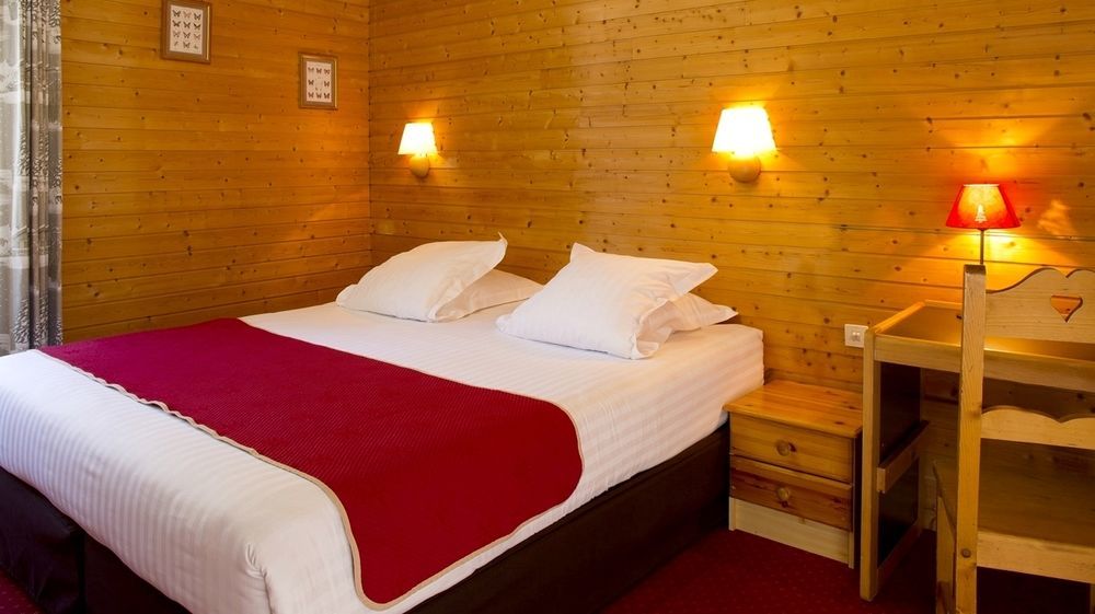 Du Puy Ferrand , Restaurant La Table De L'ours Hotel 3*
